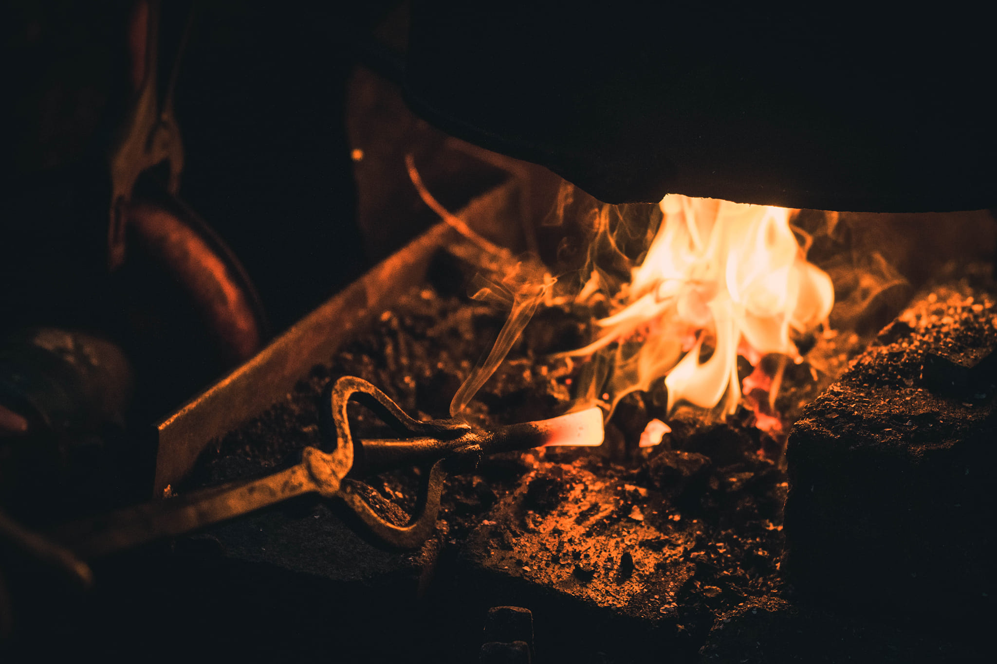 chauffe a la forge de la barre d'acier