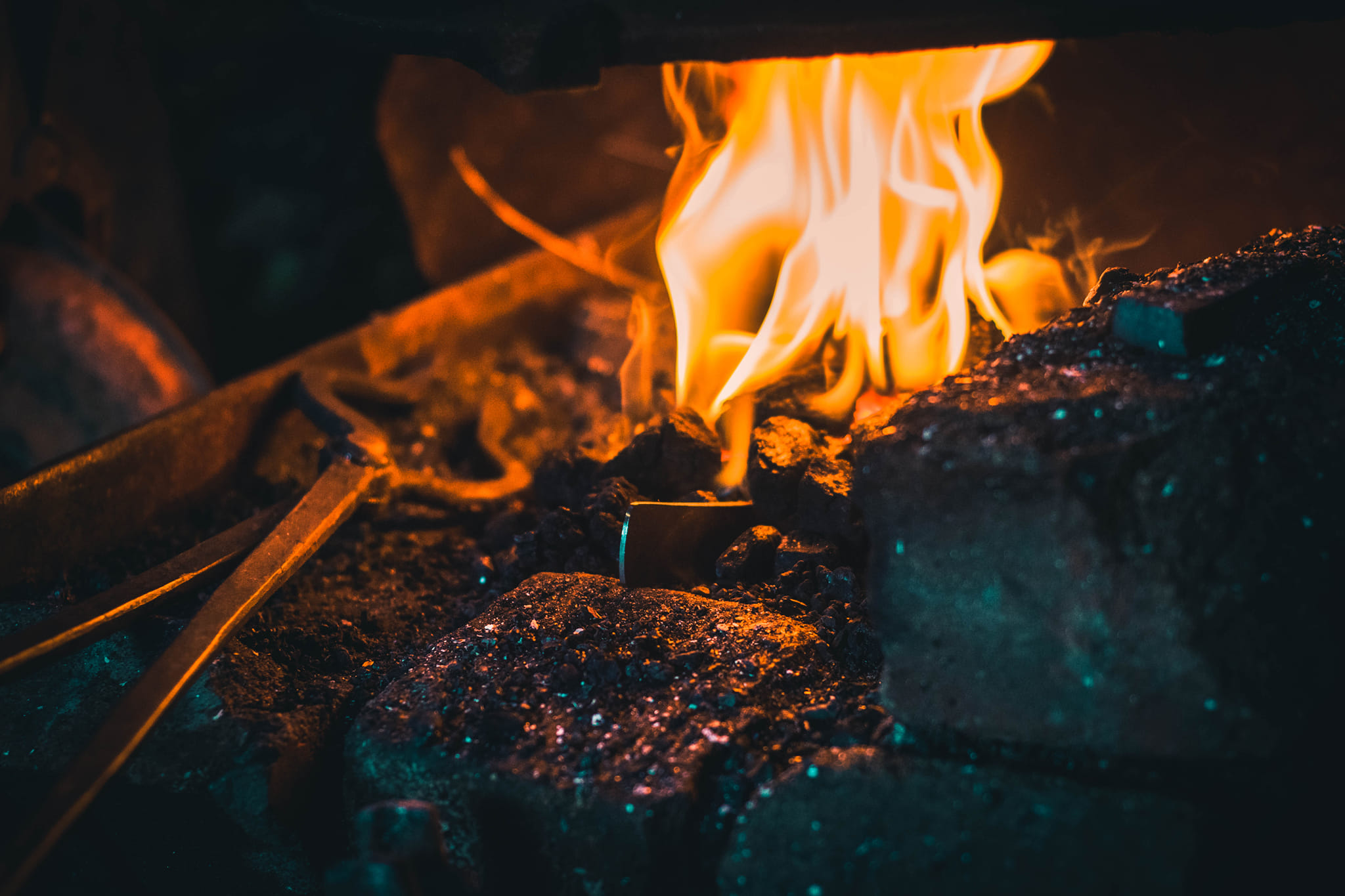 heats the blade to 850 degrees before quenching