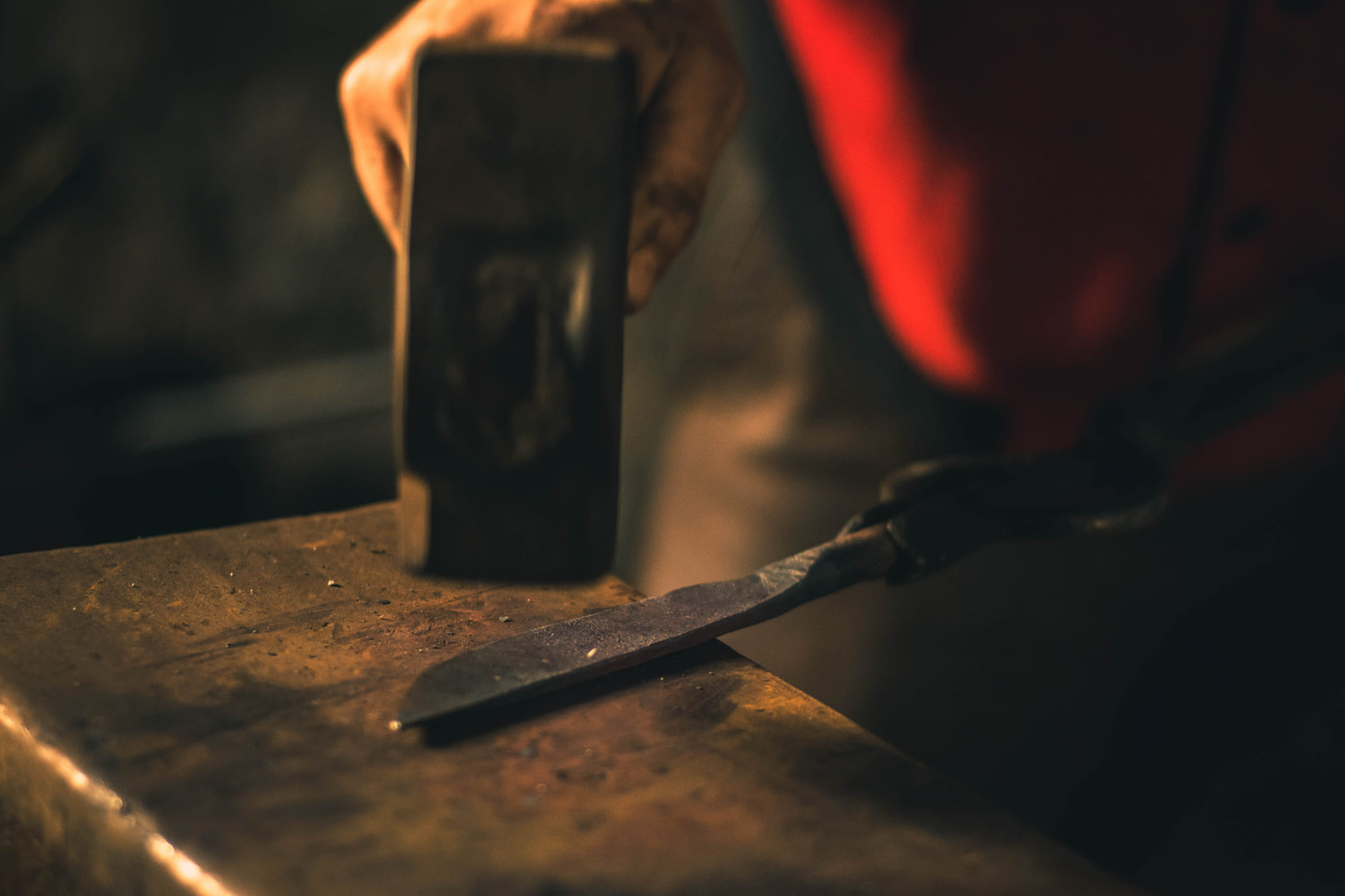 flattening the blade with a forging hammer part 3