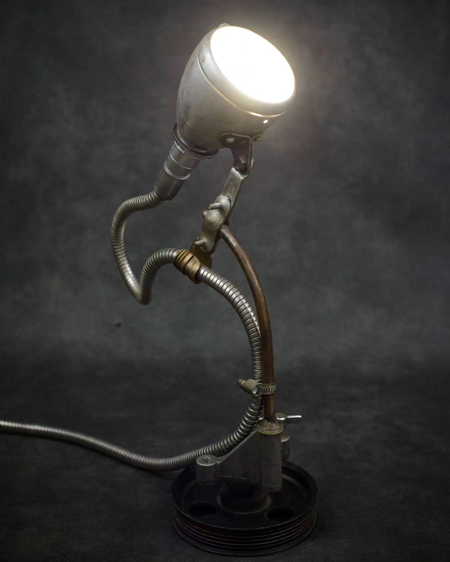 lampe retro futuriste — 2